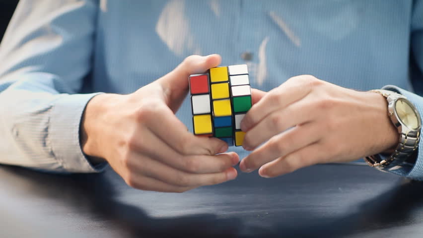 Kostka Rubika- zabawa z lat osiemdziesiątych